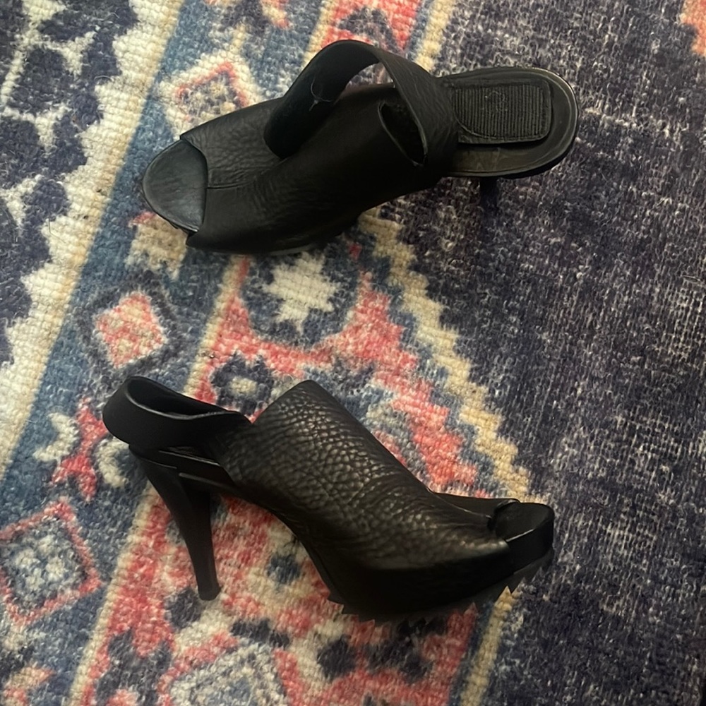 Pedro Garcia heels